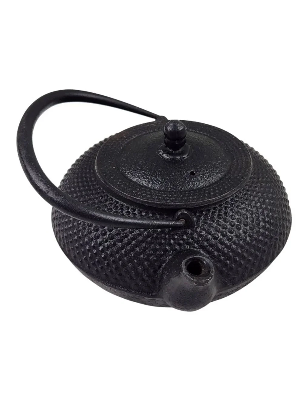 Small Black Cast Iron Teapot w/ Infuser – Textured Japanese‑Style Design